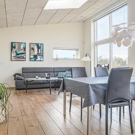 Semesterbostad Lovely In With House Sea View