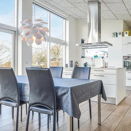 Semesterbostad Lovely In With House Sea View *