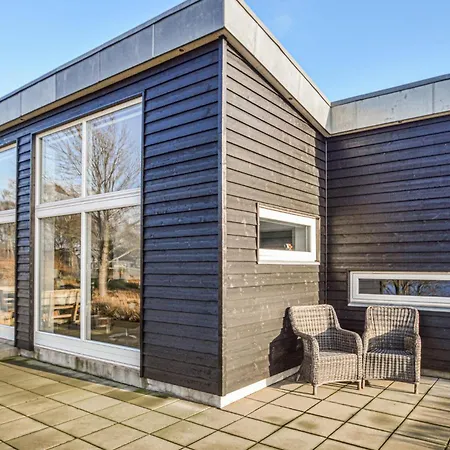 Semesterbostad Lovely In With House Sea View